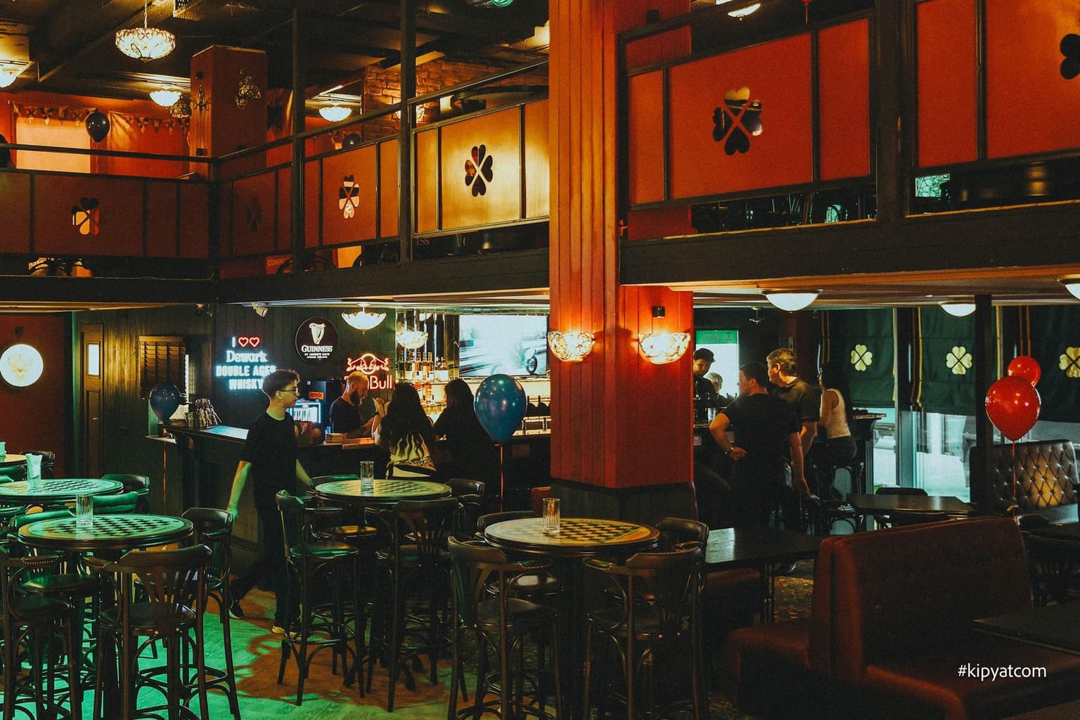 Harat's Europe City — Атмосфера