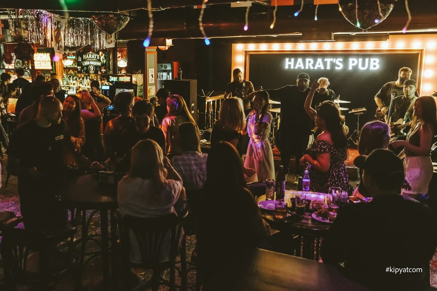 Harat's Grand Alatau — Атмосфера